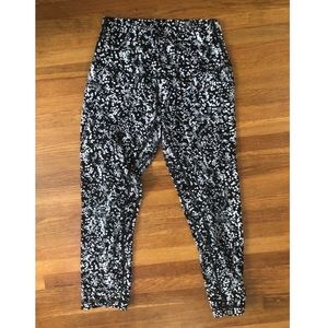 Lululemon size 6 speckled crop leggings